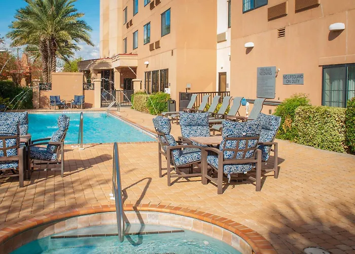 Courtyard By Marriott Pensacola Downtown