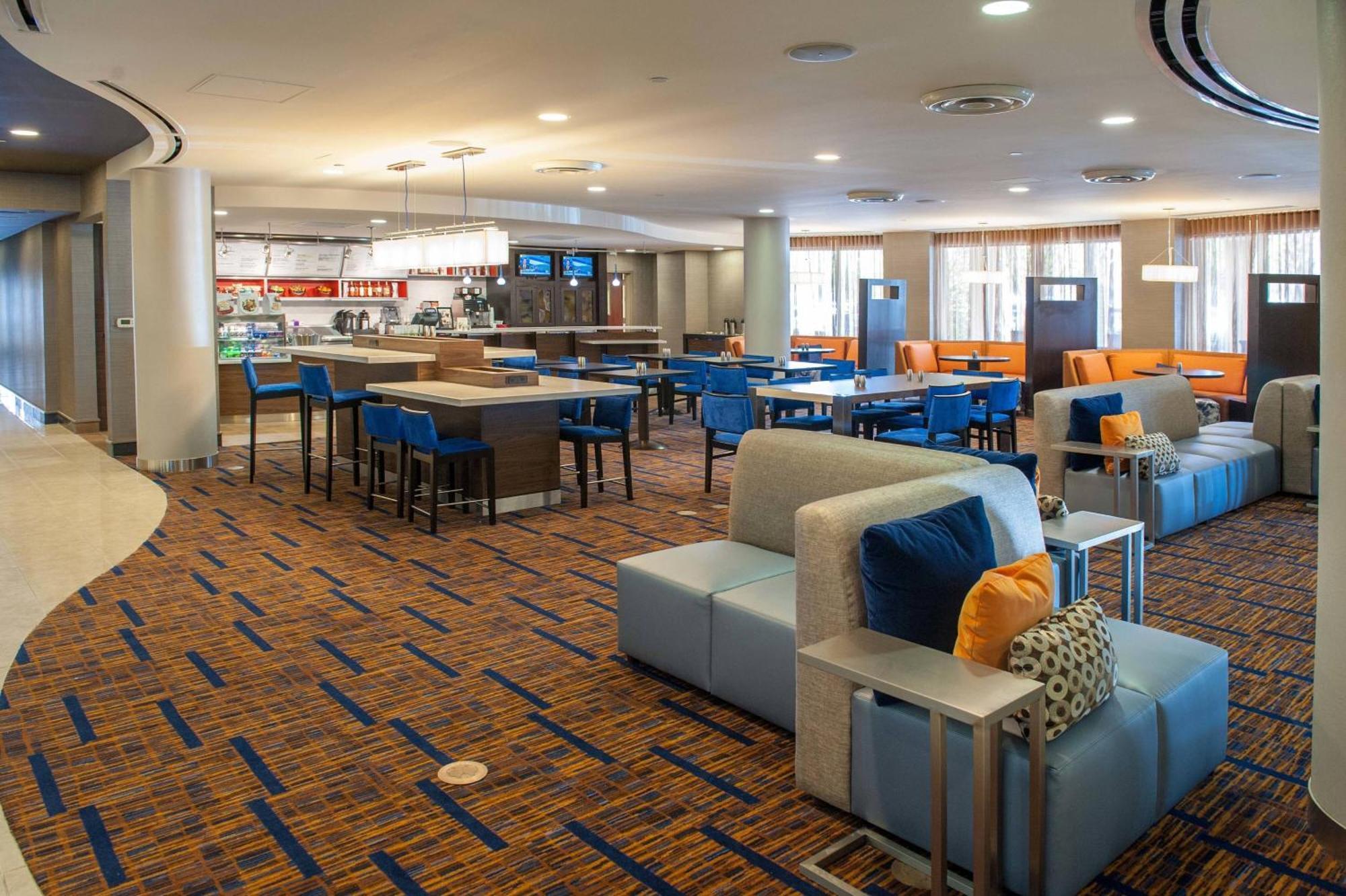 Courtyard By Marriott Downtown