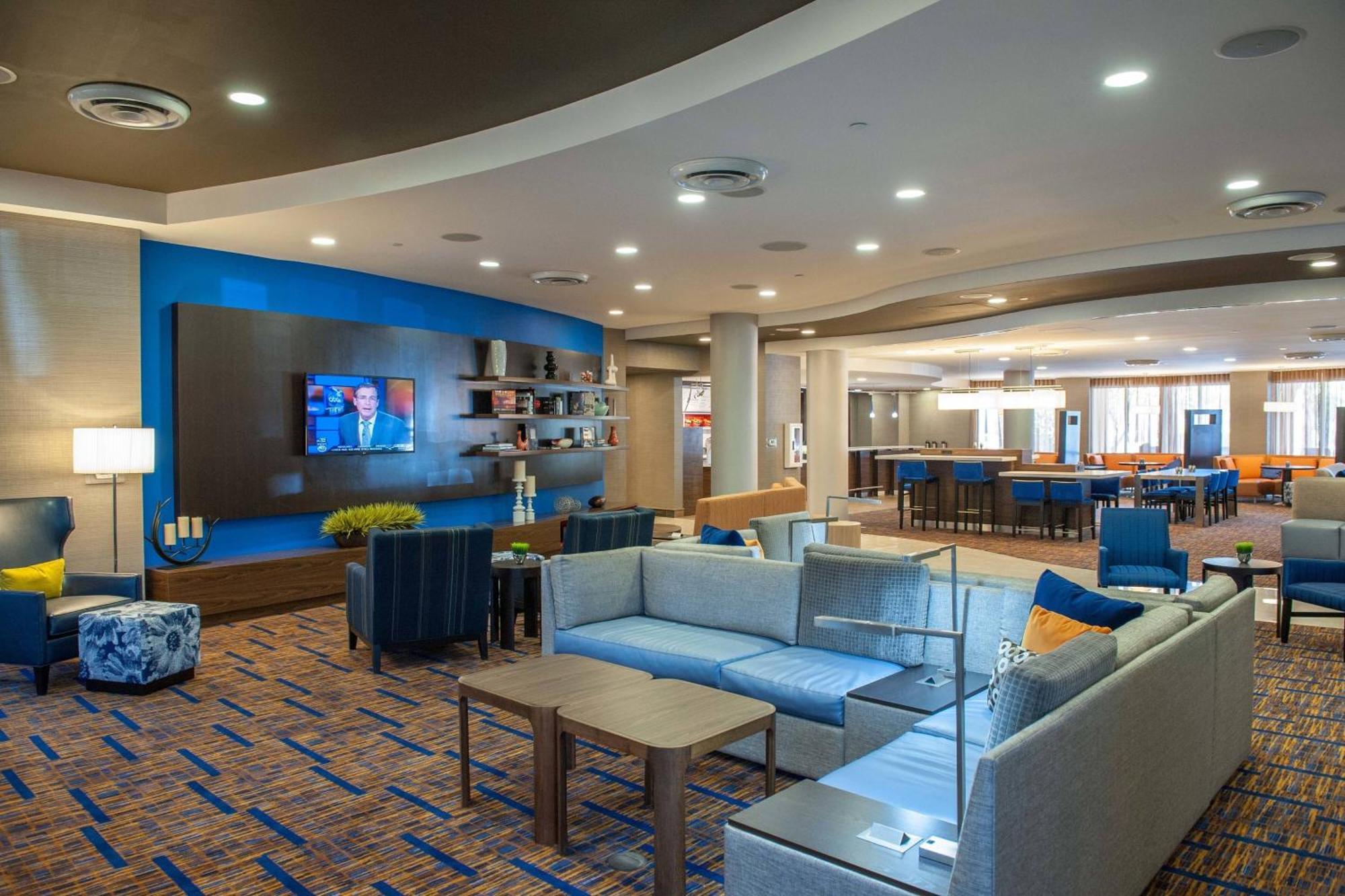 Courtyard By Marriott Downtown